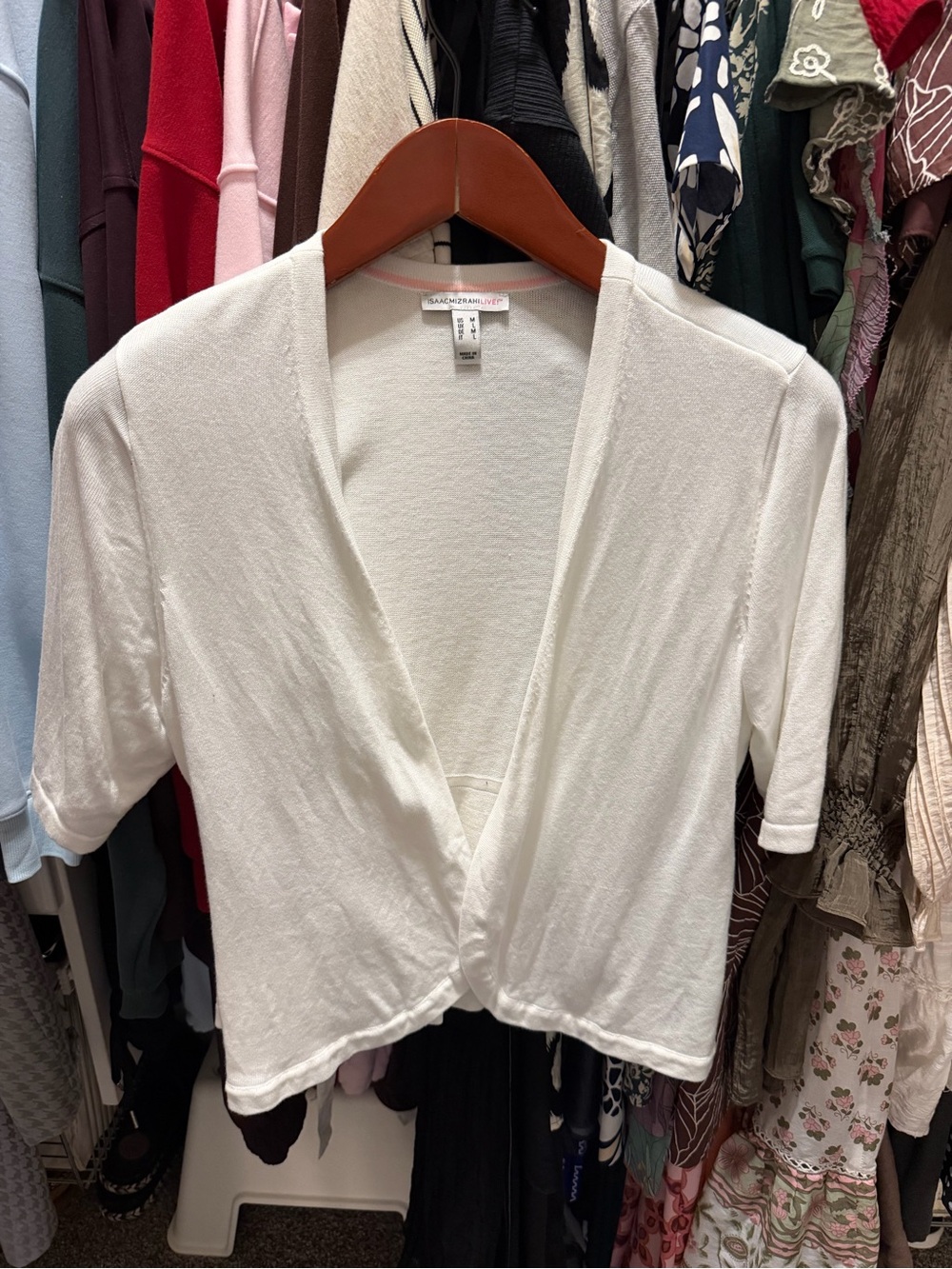 Isaac Mizrahi White Open-Front Knit Shrug. Size medium. Excellent condition